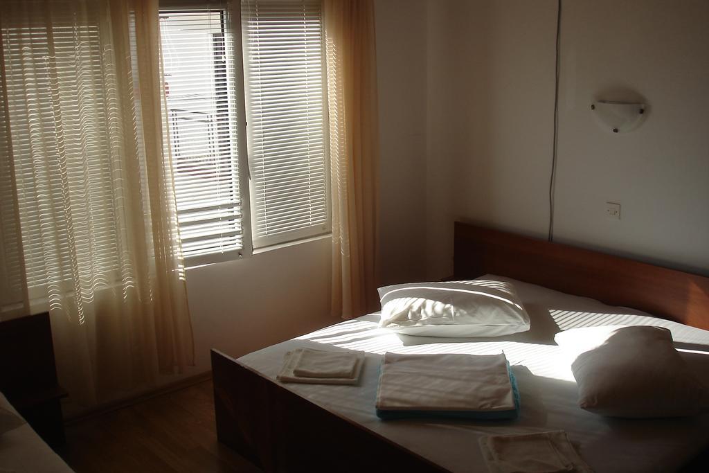 Apartments Cico Starigrad Paklenica Chambre photo