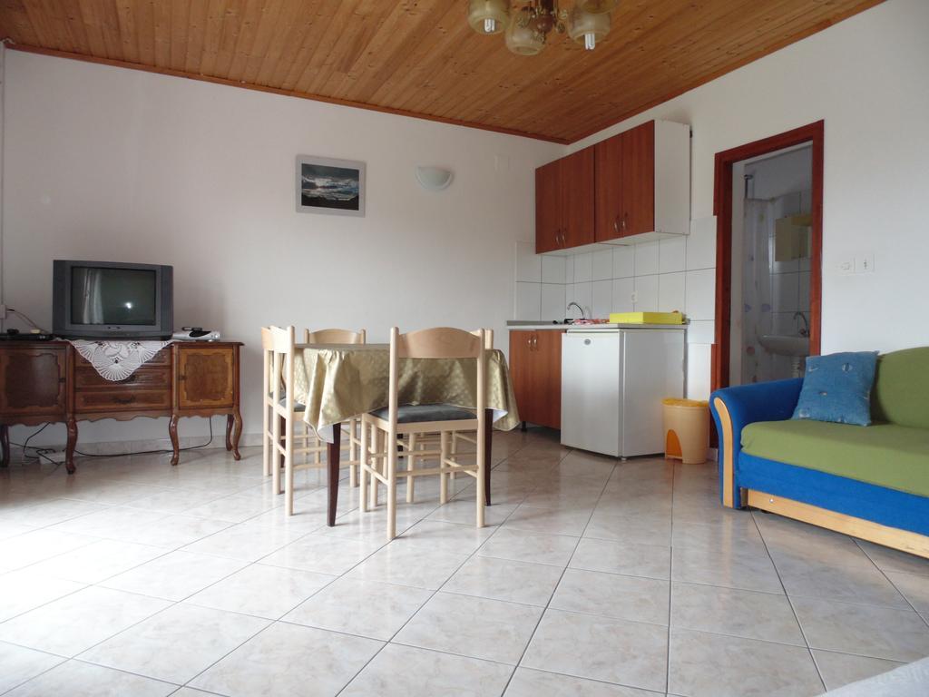 Apartments Cico Starigrad Paklenica Extérieur photo