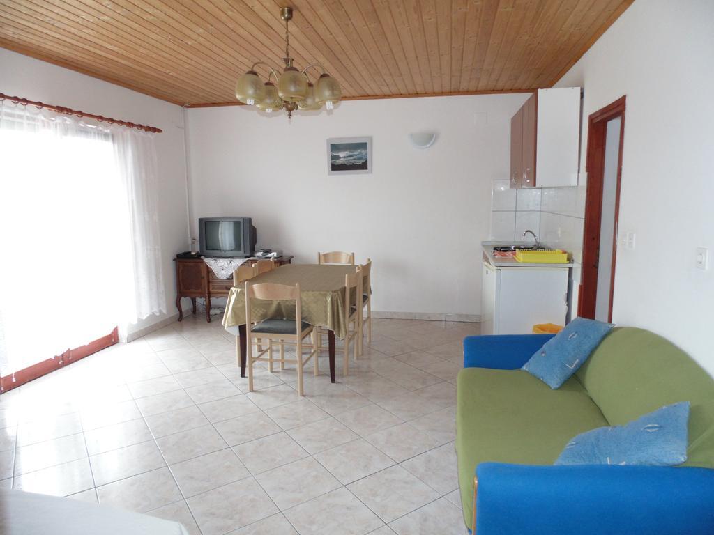 Apartments Cico Starigrad Paklenica Extérieur photo