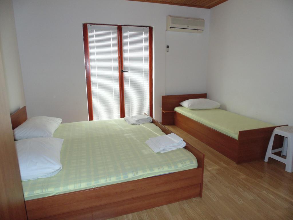 Apartments Cico Starigrad Paklenica Extérieur photo