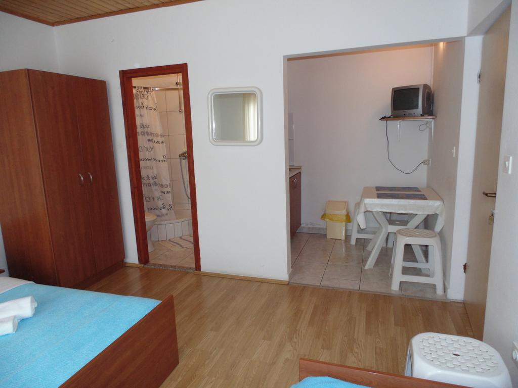 Apartments Cico Starigrad Paklenica Extérieur photo